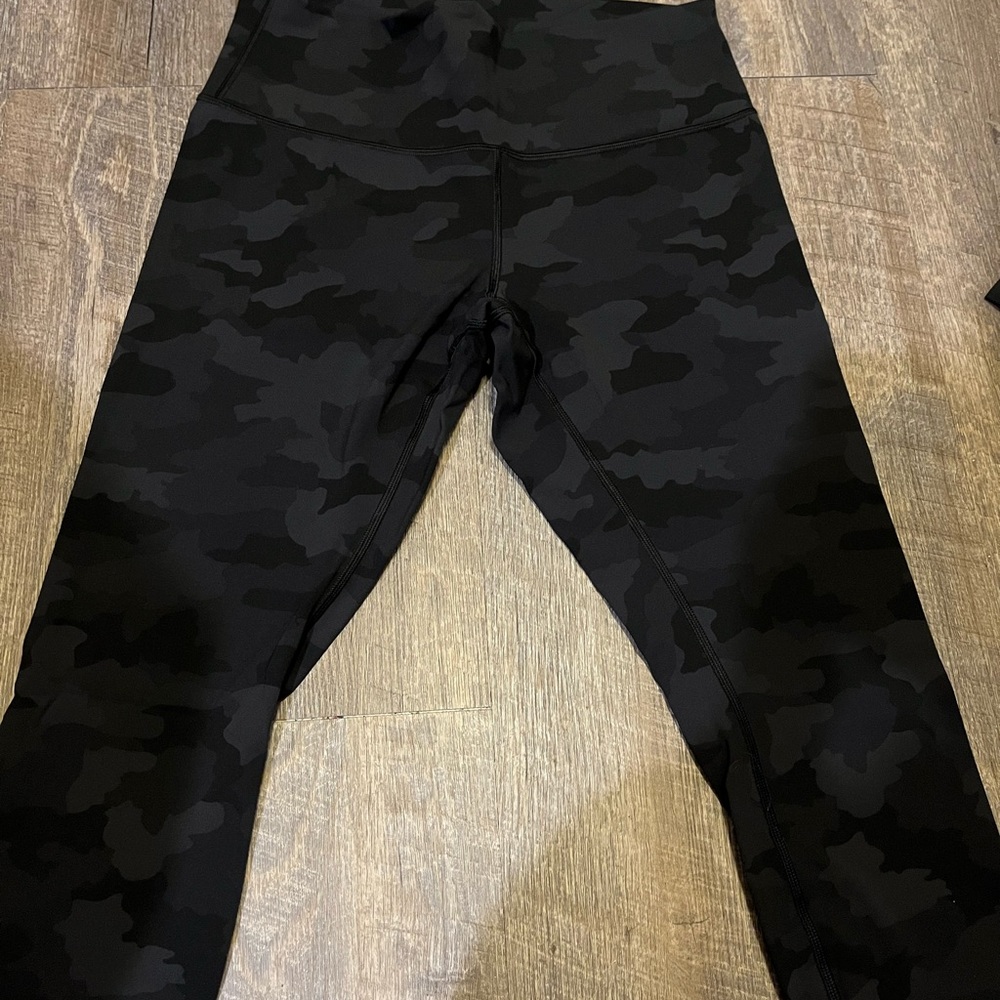 Lululemon Wonder Under CAMO High Rise 23” Crop Full On Luxtreme Size 12
